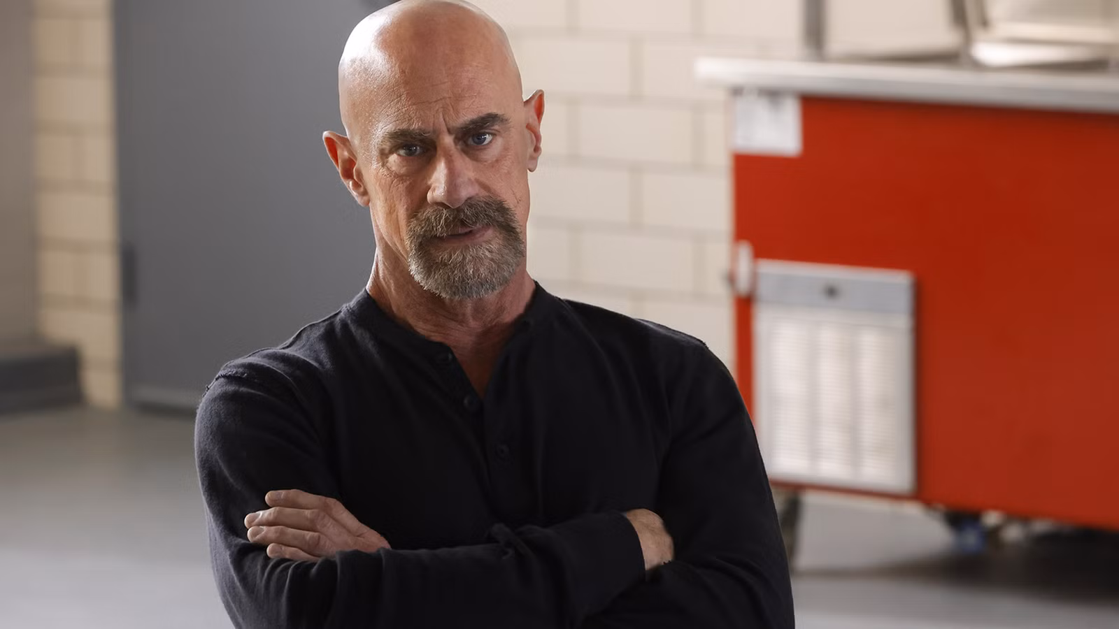 Friday Night Lights se encuentra con la sucesión en la próxima serie de Hulu de Christopher Meloni