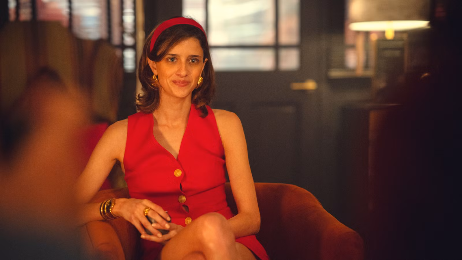 Guy Ritchie Star explica el nuevo gángster crucial de la temporada 2 de The Gentlemen y su relación con Eddie y Susie