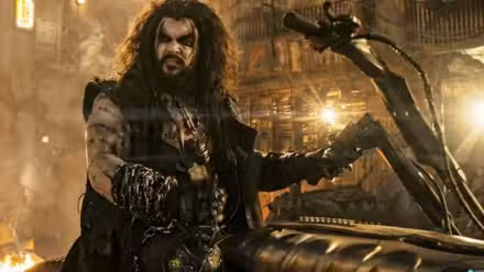 Jason Momoa como Lobo en Supergirl