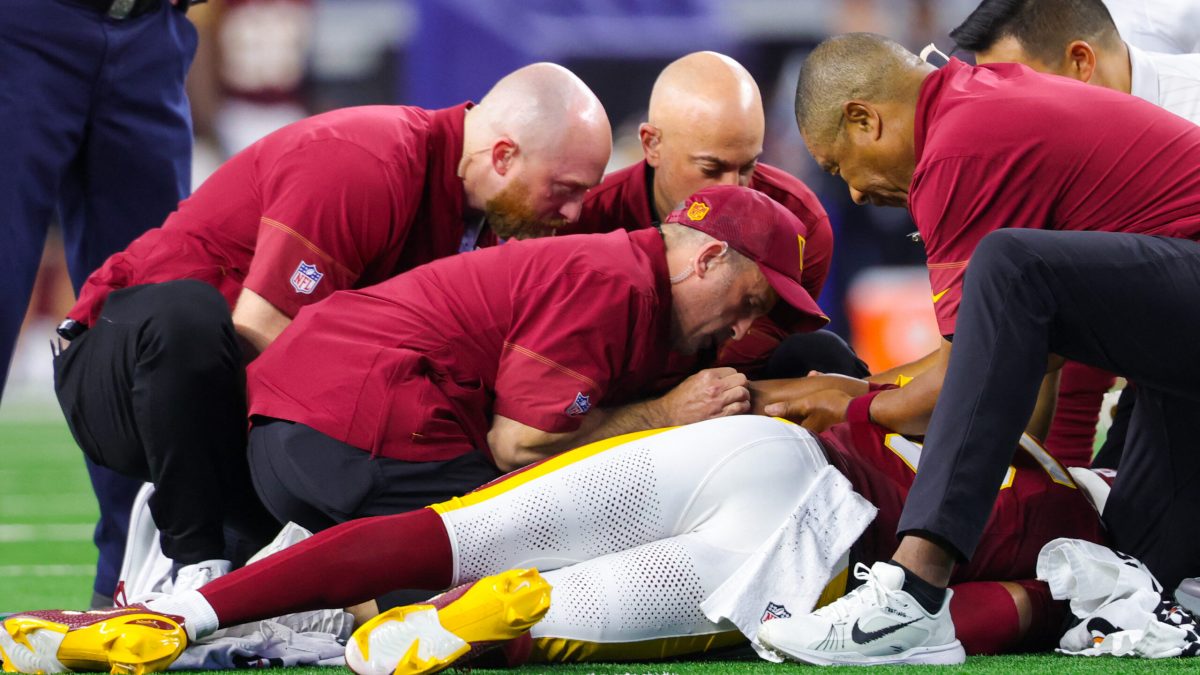 Jayden Daniels sufre una escalofriante lesión de codo y los Cowboys aprovechan