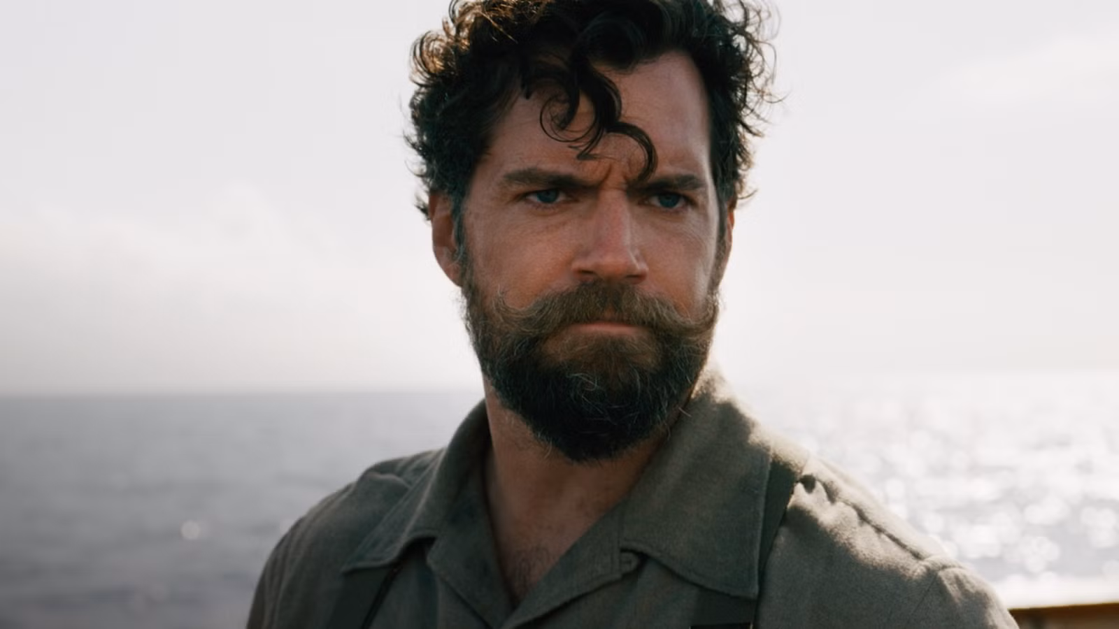 La película de guerra Guy Ritchie de Alan Ritchson y Henry Cavill obtiene la mayor transmisión nueva