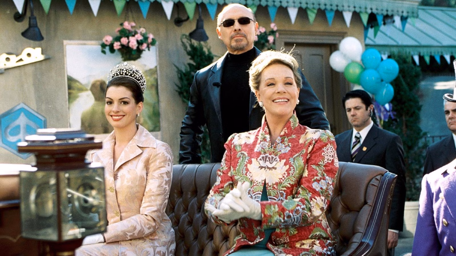 La reina Mia de Genovia de Anne Hathaway no se reunirá con un personaje real importante en Princess Diaries 3