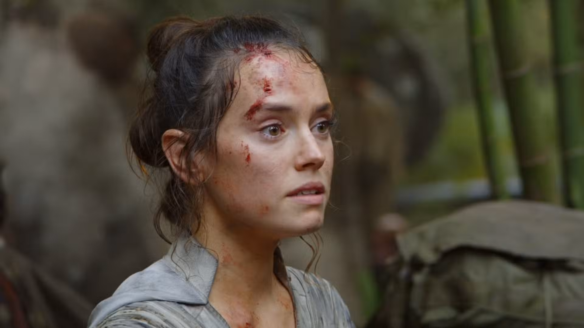 Rey Skywalker (Daisy Ridley) con sangre y moretones en el rostro en Star Wars: Episodio IX - El ascenso de Skywalker
