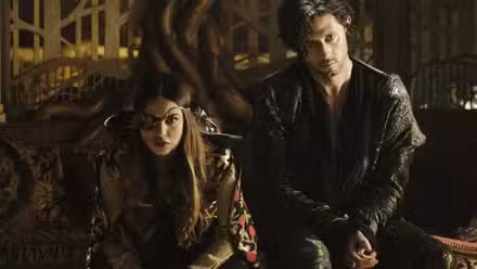 Margo y Eliot parecen molestos mientras están en un barco filloriano en el episodio 9 de la temporada 3 de The Magicians.