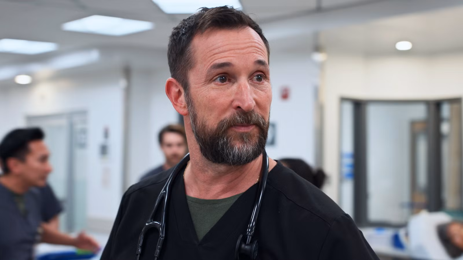 Los cambios de elenco de la temporada 3 de Pitt abordados por Noah Wyle en medio de una intensa reacción
