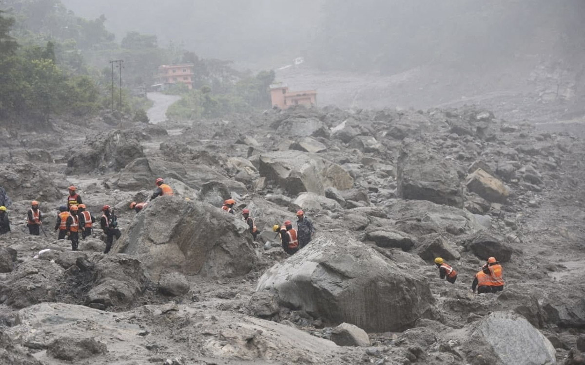 Nepal eleva a más de mil los muertos por las inundaciones