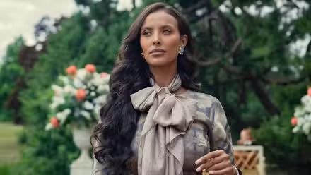 Maya Jama en The Gentlemen temporada 2