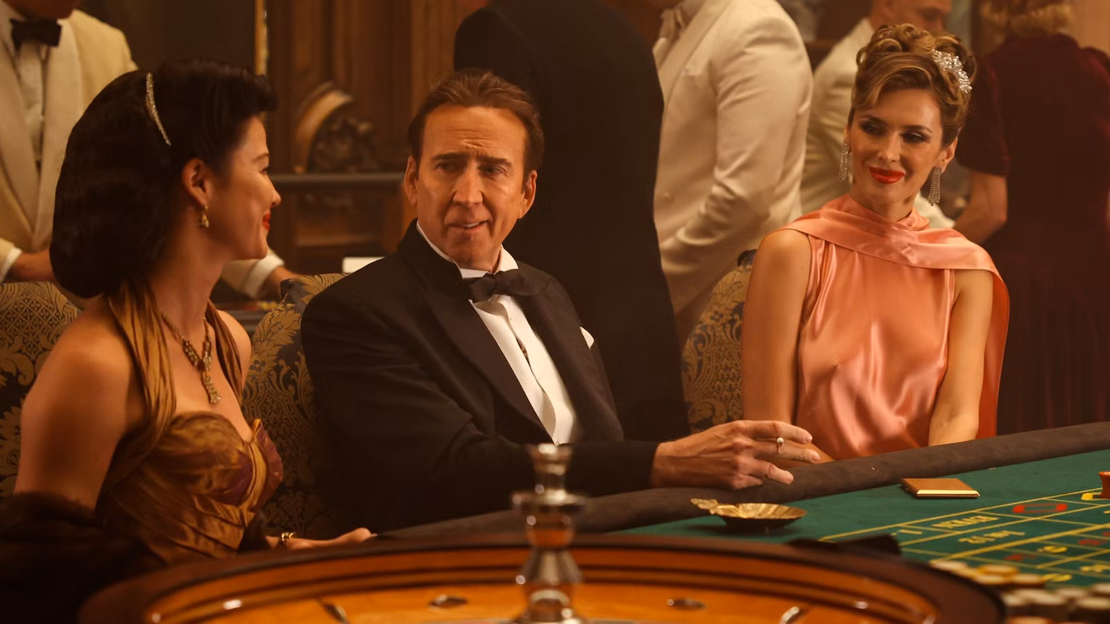 Nicolas Cage interpreta a un James Bond de la vida real en el tráiler del nuevo thriller de espías Fortitude