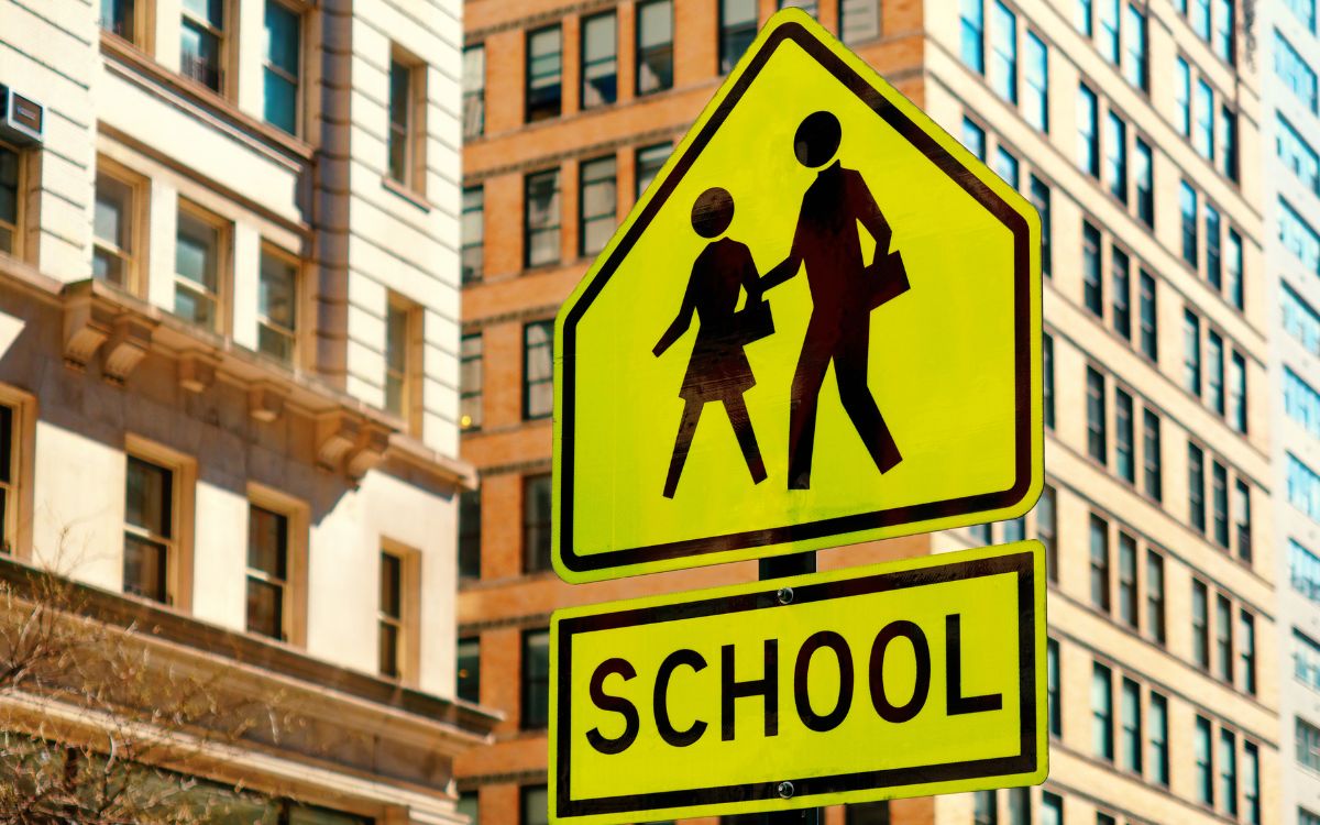 Nueva York apuesta por escuelas públicas sin uso de IA: estas son las nuevas reglas