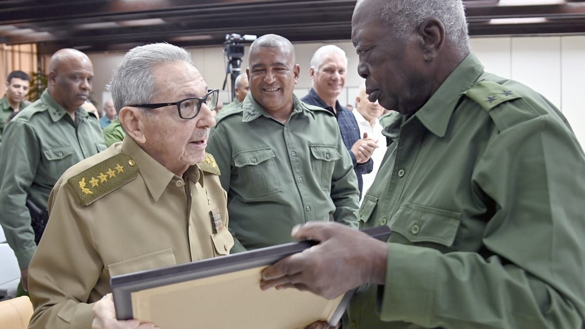 Raúl Castro reaparece en un evento público tras rumores sobre su estado de salud