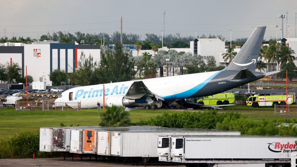 Recuperan caja negra del avión de Amazon que se salió de la pista en Miami