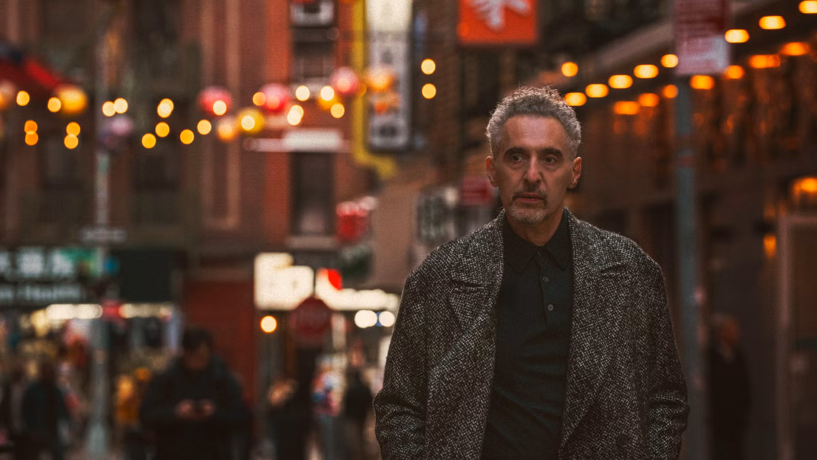Reseña del único carterista vivo en Nueva York: la actuación de John Turturro merece una mejor película a su alrededor [TIFF]