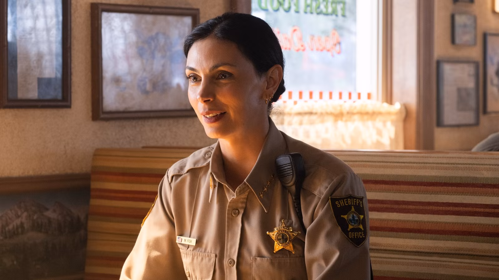 Romance cruzado entre Sheriff Country y Fire Country presentado por Morena Baccarin y Max Thieriot