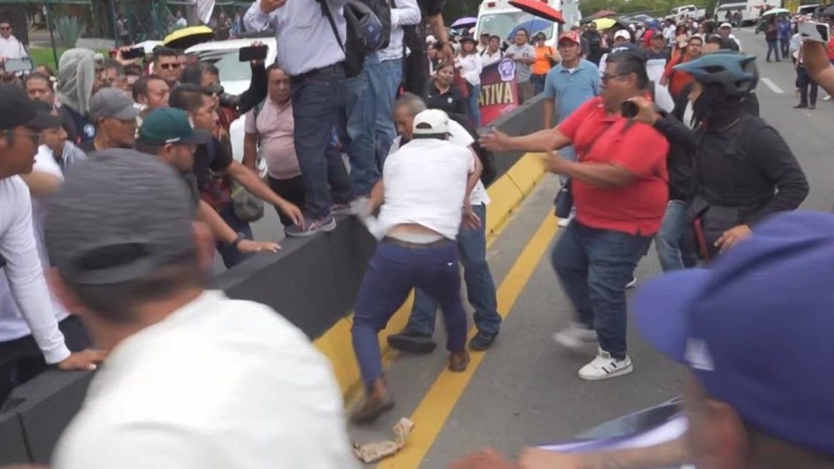 Se enfrentan maestros de la Sección 22 con militantes de Morena durante visita de Sheinbaum a Oaxaca
