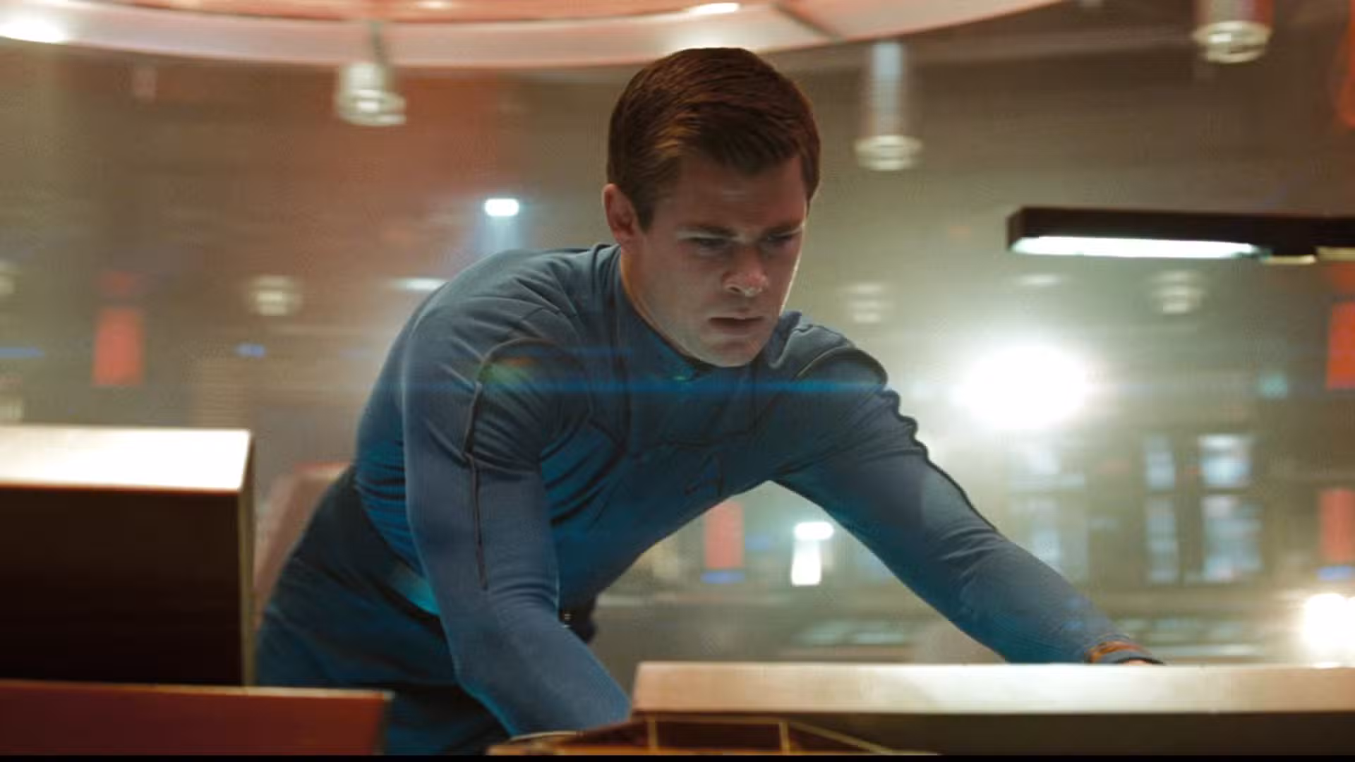Chris Hemsworth como el teniente George Kirk en Star Trek