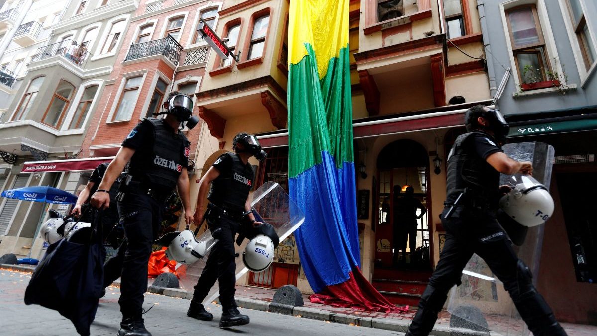 Turquía cierra web LGBTI y cuentas de activistas de derechos humanos