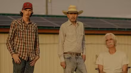Cooper (Jacob Lofland), Tommy (Billy Bob Thornton) y TL Norris (Sam Elliott) juntos en el episodio 2 de la temporada 2 de Landman.