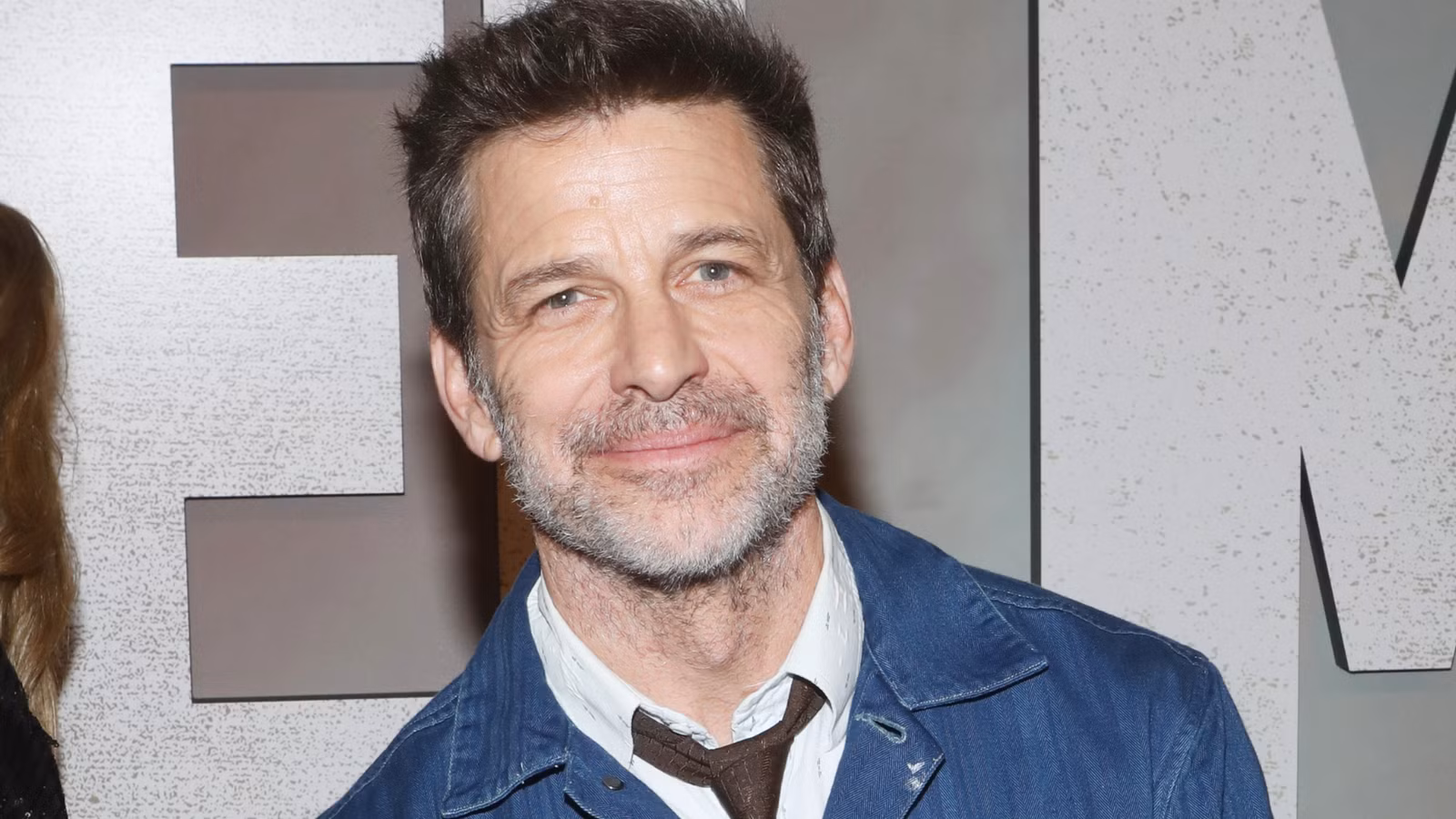 Zack Snyder defiende un proyecto apasionante fuera de la ciencia ficción después de críticas deficientes casi universales