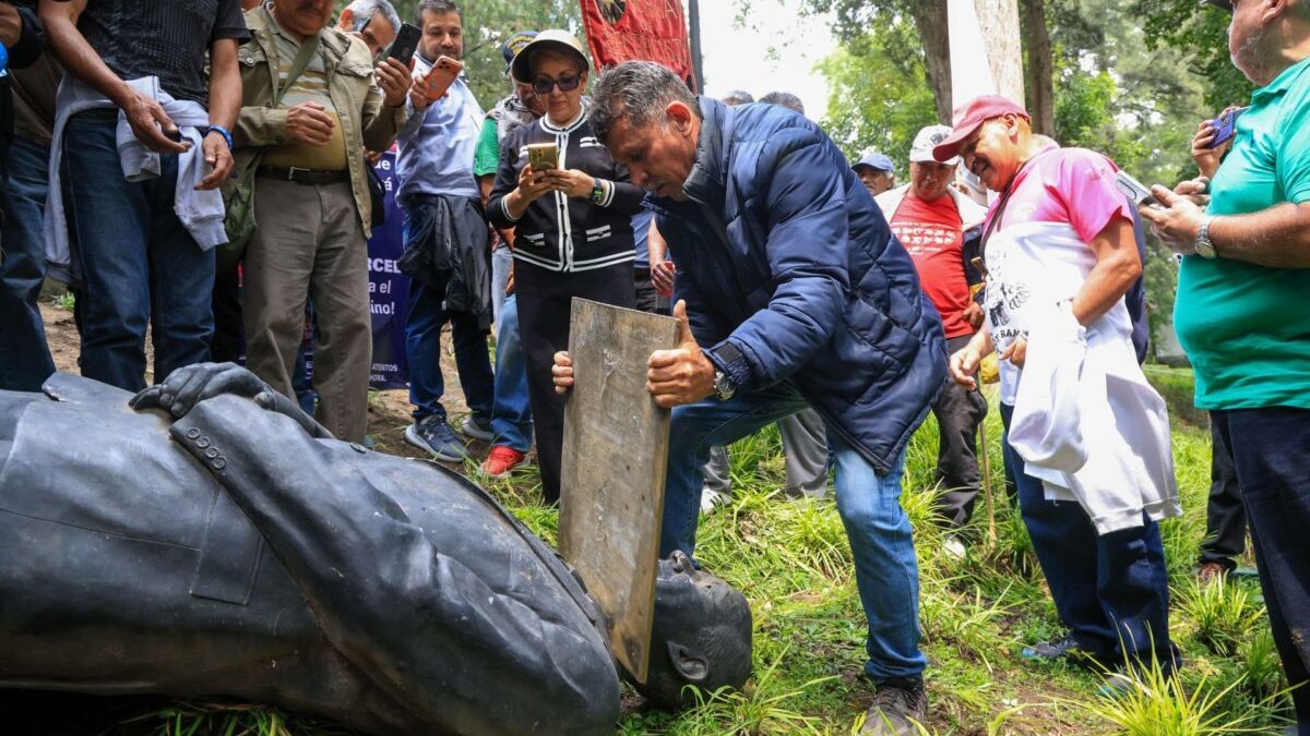 'No estoy de acuerdo con lo que hicieron con la estatua' de Calderón: Sheinbaum