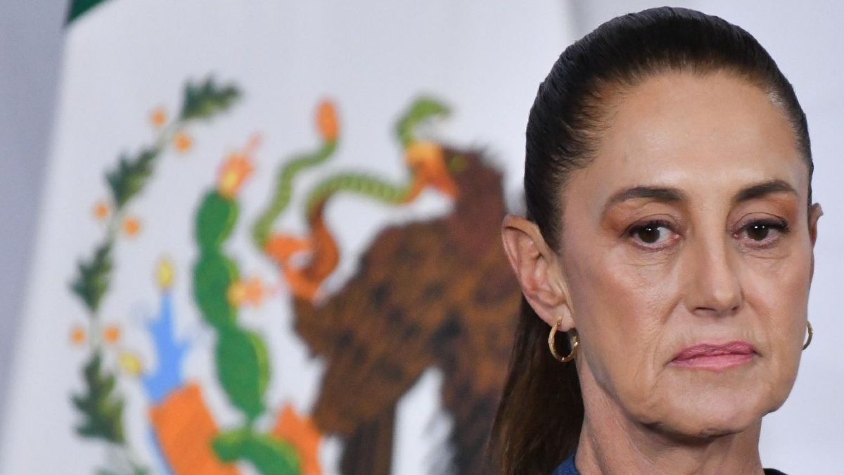 'Un presidente solo puede tener una bandera': Sheinbaum