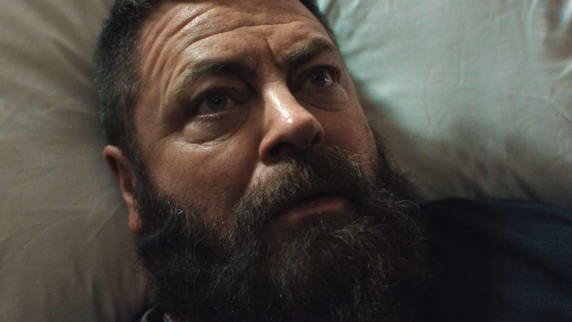 Nick Offerman como Jinx parece abatido en Margo's Got Money Troubles