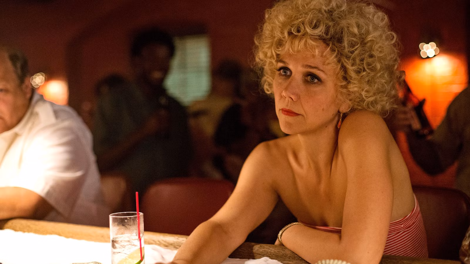 6 meses después de su película Frankenstein con 57% RT, Maggie Gyllenhaal se enfrenta a Drácula