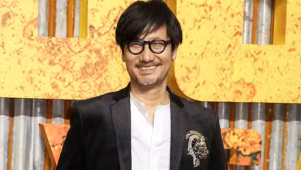Hideo Kojima sonriendo en el estreno británico de 'Furiosa A Mad Max Saga' en BFI IMAX