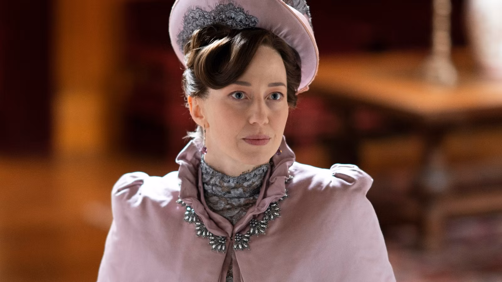 Este drama de época de 12 episodios es la versión británica de la Edad Dorada
