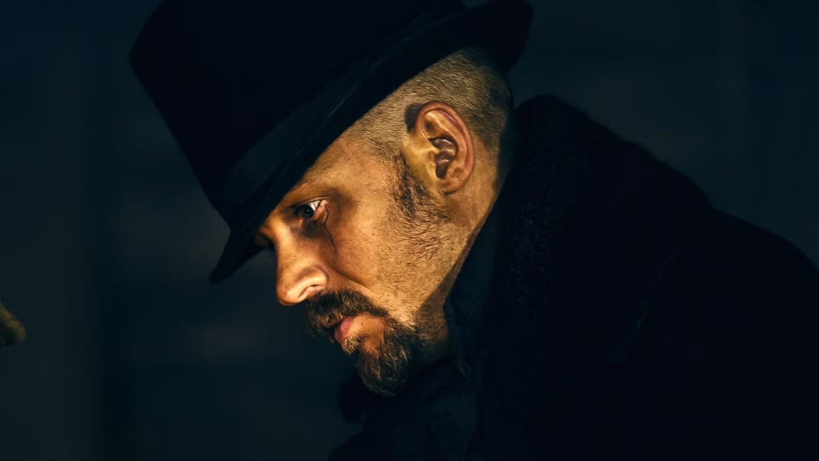 El sucesor de Peaky Blinders de Tom Hardy se puede transmitir oficialmente de forma gratuita y se acerca la temporada 2