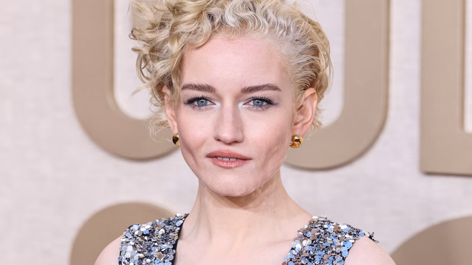 El remake del monstruo oculto de 34 millones de dólares de Julia Garner aumenta en streaming