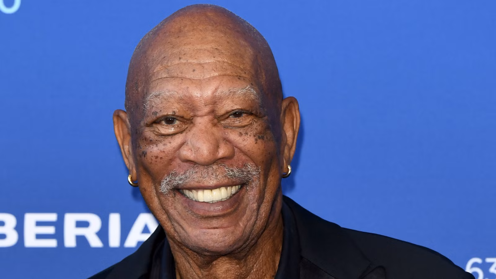 La franquicia de atracos en tres partes de Morgan Freeman es oficialmente un éxito de transmisión número uno en el momento perfecto