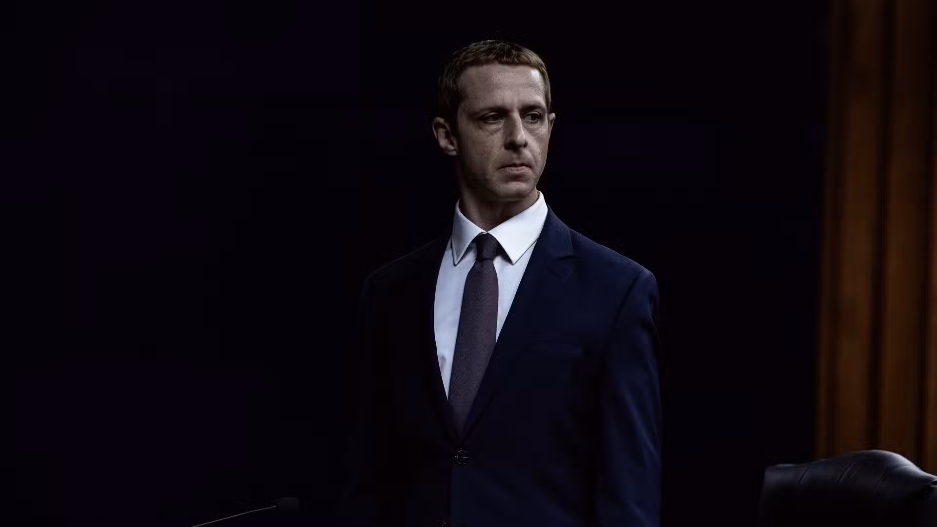 Jeremy Strong como Mark Zuckerberg en The Social Reckoning