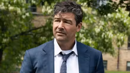 Kyle Chandler como alcalde de Kingstown
