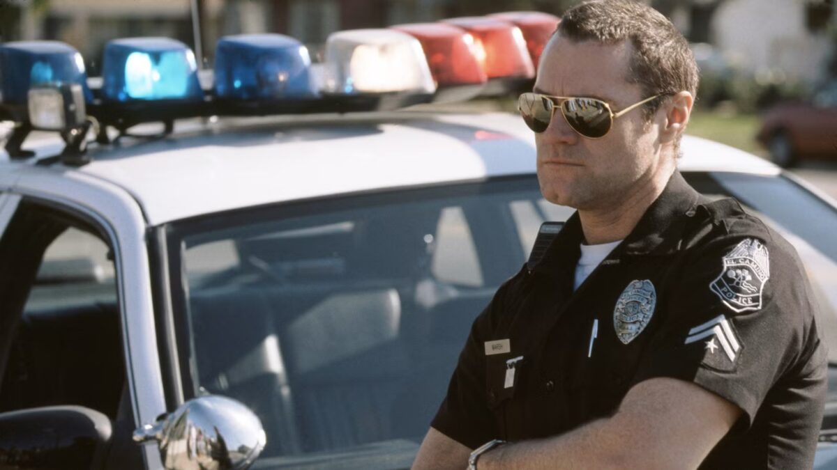 La versión de 32 episodios del novato de Steven Spielberg y Cole Hauser merece una revisión