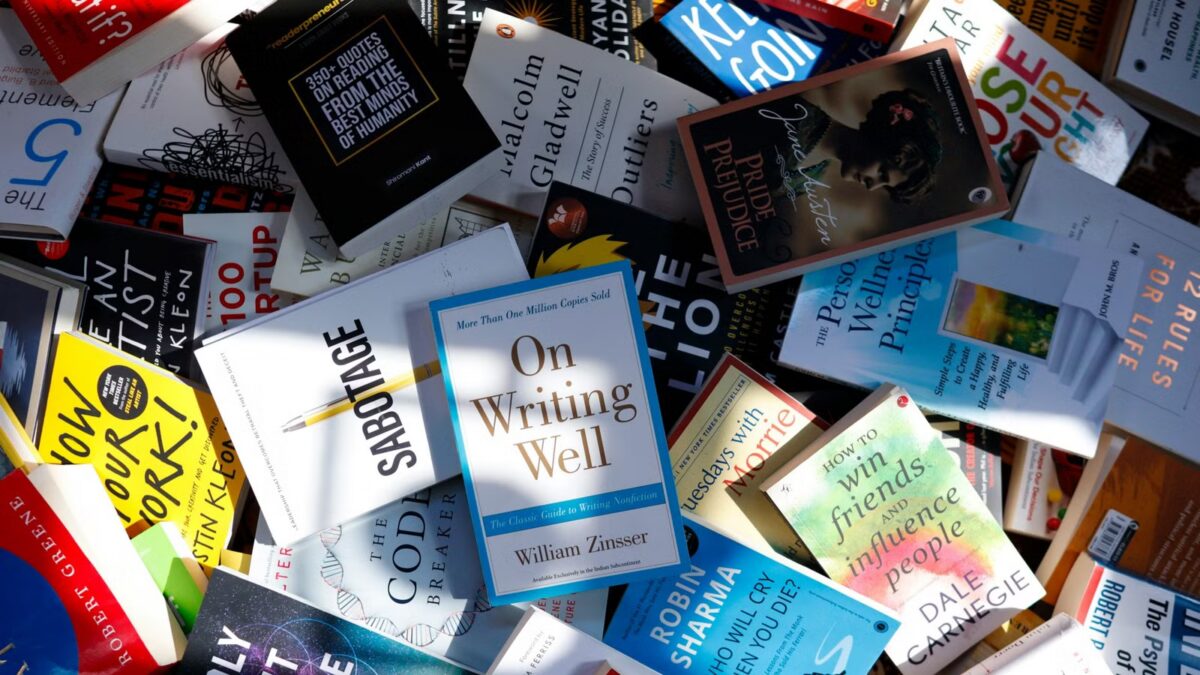 Las 8 principales recomendaciones de John Green para libros de no ficción