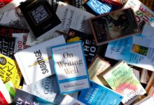 Las 8 principales recomendaciones de John Green para libros de no ficción