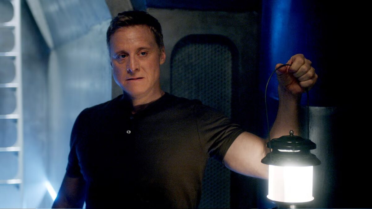 El reemplazo de Firefly en 4 partes de Alan Tudyk es uno de los mayores éxitos de ciencia ficción de Netflix