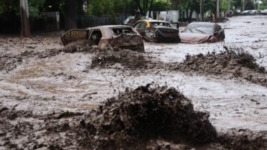 Aluvión arrastra autos y deja 6 heridos en Chile; declaran estado de catástrofe