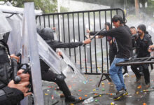 Aristegui en Vivo: Denuncian represión y detenciones arbitrarias tras protesta en Guadalajara; Gobierno de Jalisco acusa 'grupo de choque' (12/10/2026)