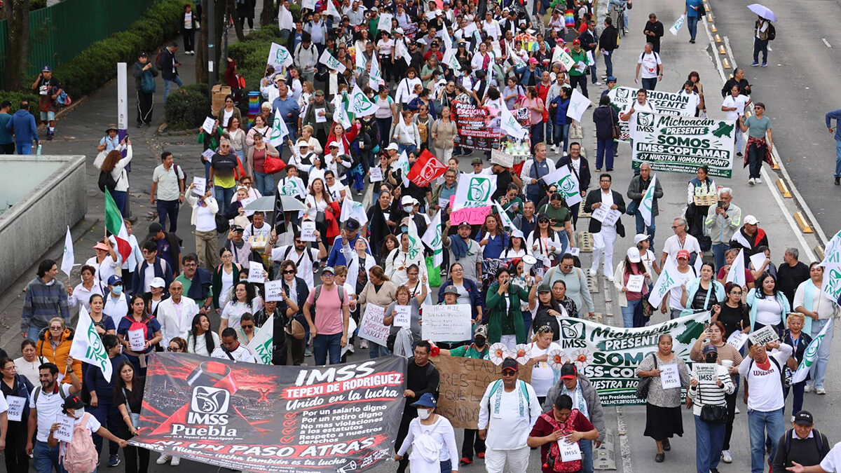 Aristegui en Vivo: IMSS modifica modalidad 40; disidencia convoca a megamarcha; aprueban reforma a propiedad industrial (22/10/2026)