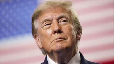 Cheques de 5,000 dólares y un número personal filtrado: ¿un impulso electoral desesperado de Trump?
