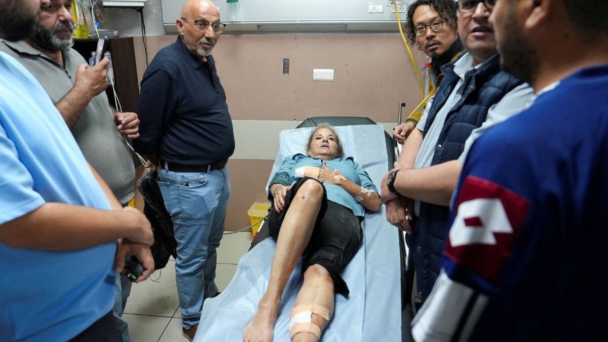 Colonos golpean a una periodista de EE.UU. en Cisjordania ocupada