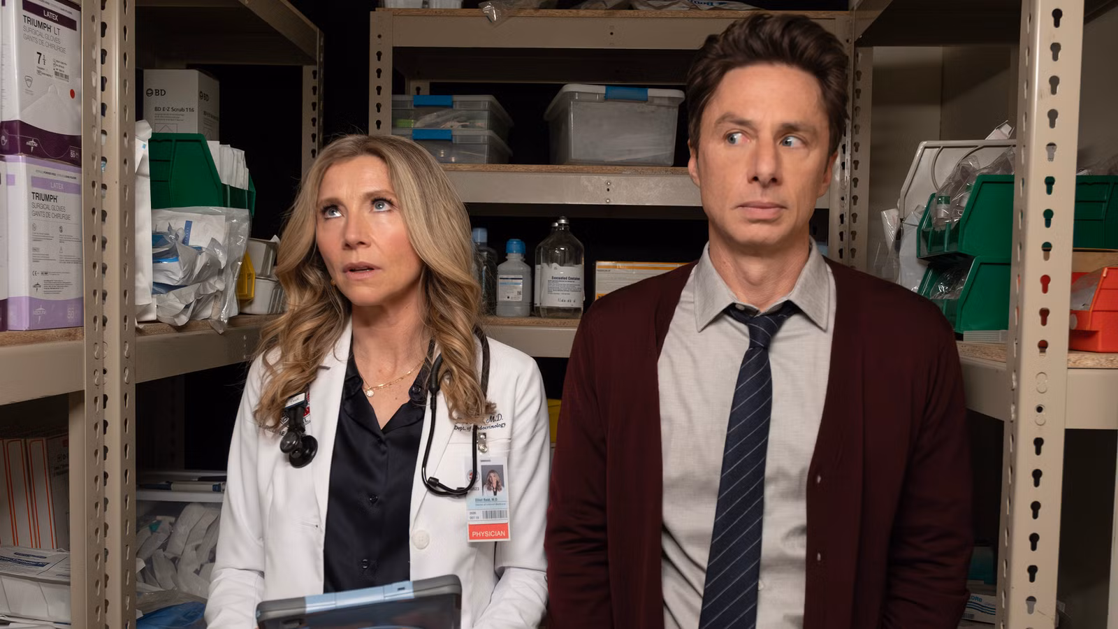 Cómo el romance de la temporada 2 de JD's Scrubs afectará a Elliot, explicado por Sarah Chalke (exclusivo)