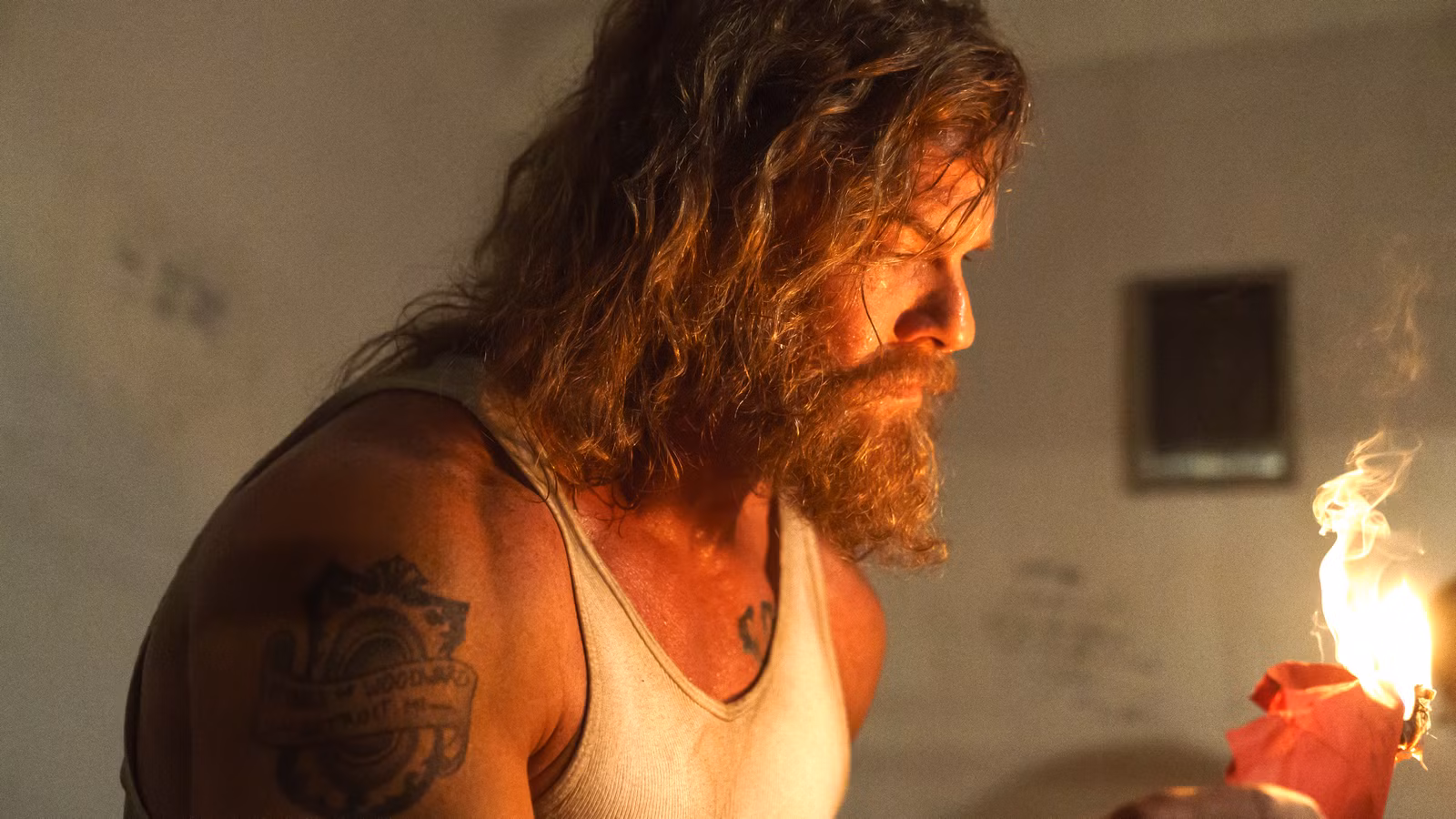El valiente thriller de venganza con clasificación R de Alan Ritchson se niega a dar marcha atrás en la transmisión