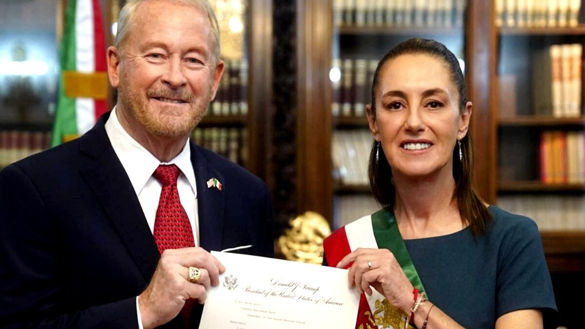 Embajador Johnson va a Palacio tras tensión por academia en Querétaro
