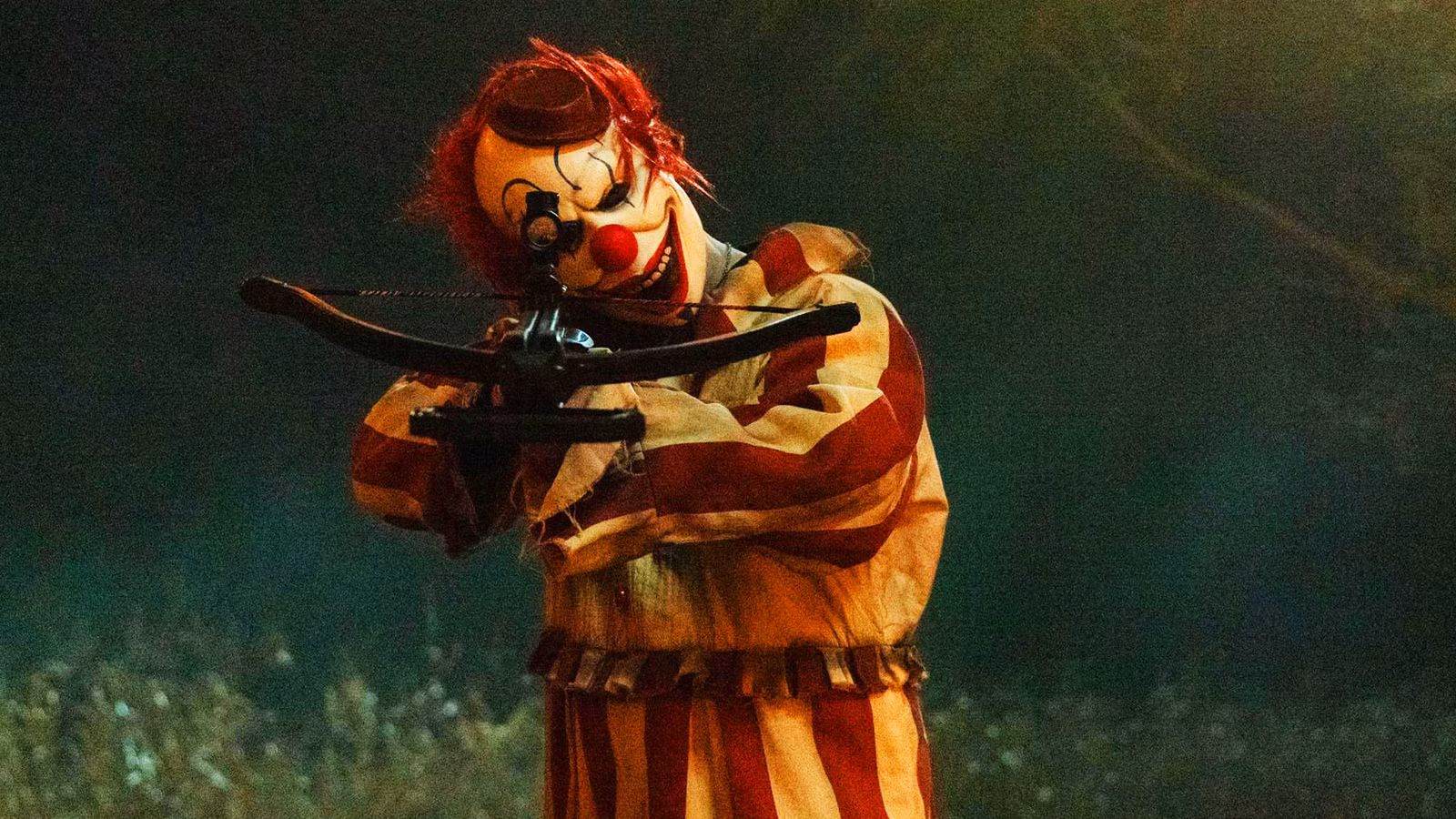 Explicación de la historia de Clown In A Cornfield 2: qué sucede después de la primera película según el libro