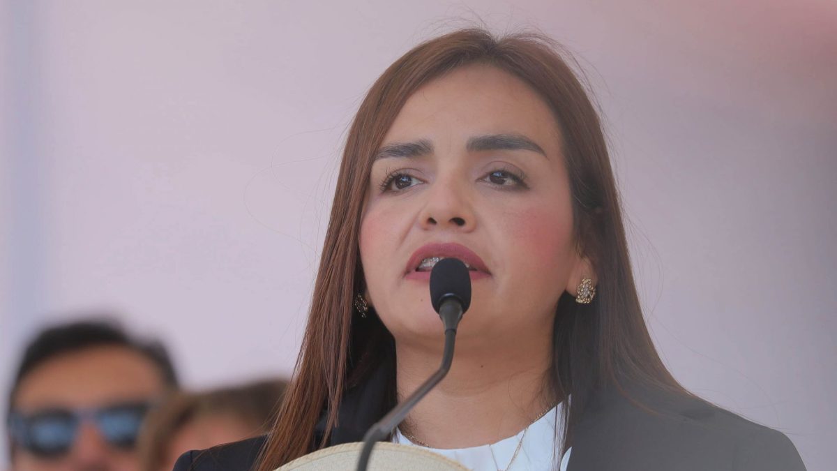 FGE Michoacán advierte cárcel a Grecia Quiroz por celulares de Manzo