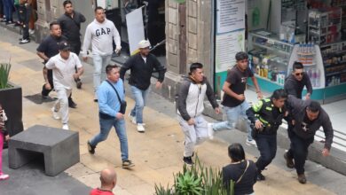 Golpean a policías que realizaban operativo para retiro de motos en Motolinia, Centro Histórico