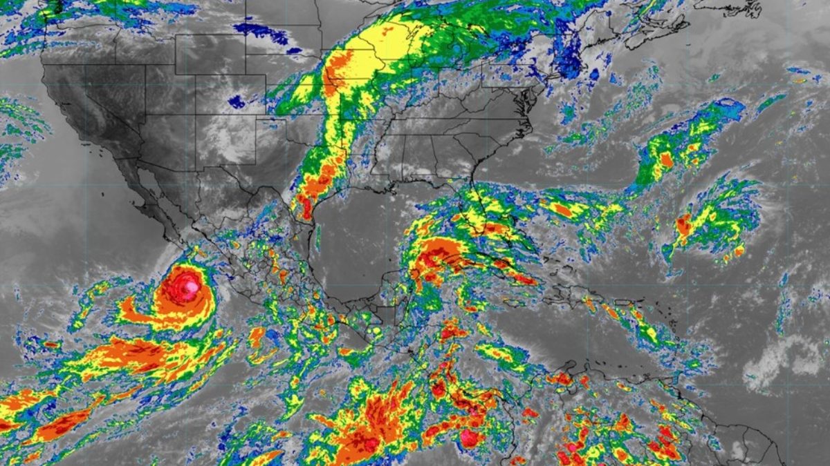 Huracán 'Rachel' se fortalece a categoría 3
