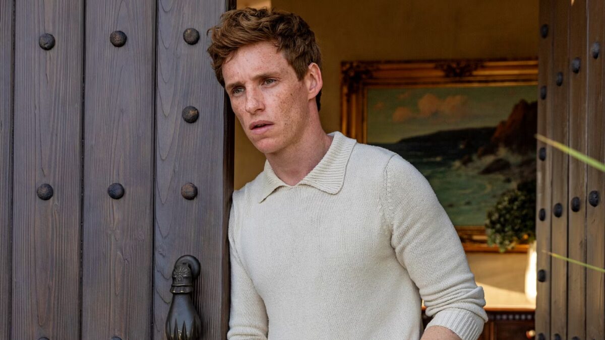 La temporada 2 de El día del chacal elige oficialmente a la estrella de la serie de detectives de Netflix junto a Eddie Redmayne